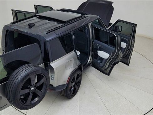 Used 2025 Land Rover Defender 110 X image 91