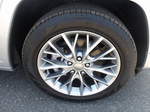 New 2025 Jeep Grand Cherokee L Summit w/ Luxury Tech Group V image 12