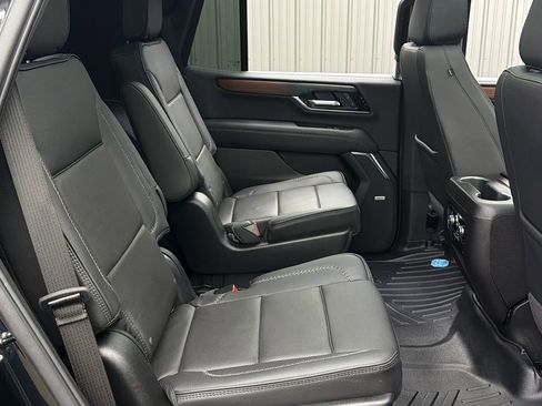 Used 2026 GMC Yukon Denali w/ Sun & Power Step Package AWD/4WD image 38