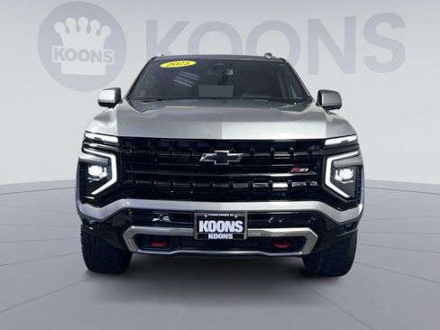 Used 2025 Chevrolet Suburban Z71 AWD/4WD image 4