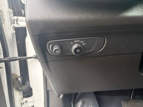 Used 2022 Buick Envision Preferred FWD image 21