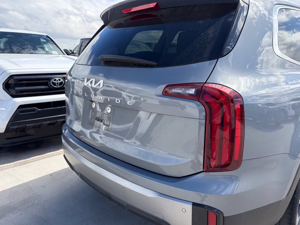 Used 2025 Kia Telluride LX FWD image 4