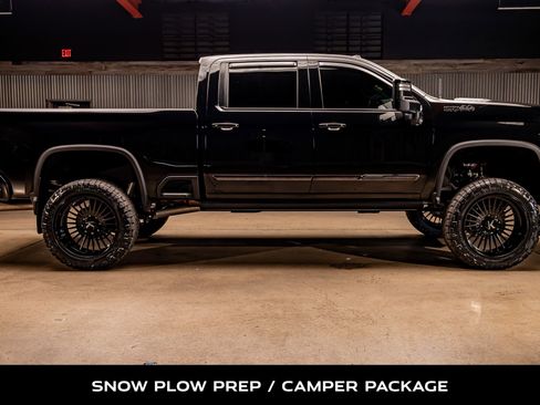 Used 2024 Chevrolet Silverado 2500 High Country w/ High Country Premium Package image 11