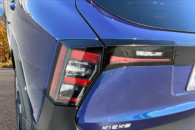 Used 2025 Nissan Kicks SR FWD image 22