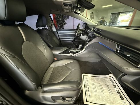 Used 2019 Toyota Camry XSE image 11