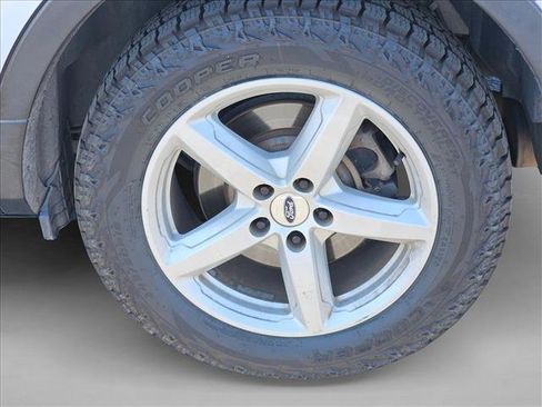 Used 2018 Ford Explorer XLT FWD image 9