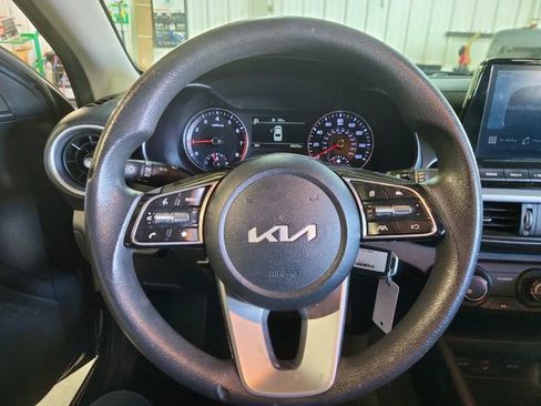 Used 2022 Kia Forte LXS FWD image 13