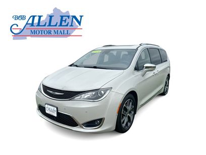Used 2019 Chrysler Pacifica Limited w/ Tire & Wheel Group