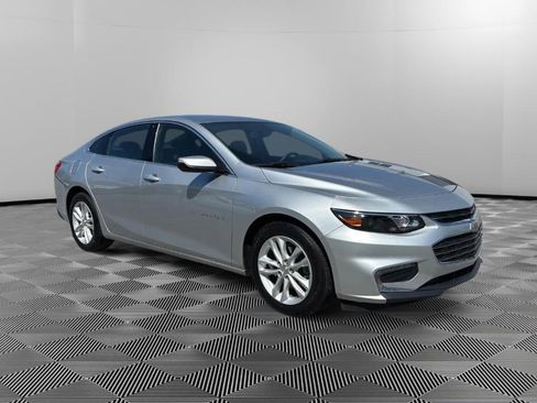 Used 2016 Chevrolet Malibu LT FWD image 2