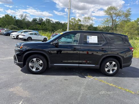 Used 2025 Honda Pilot EX-L image 3