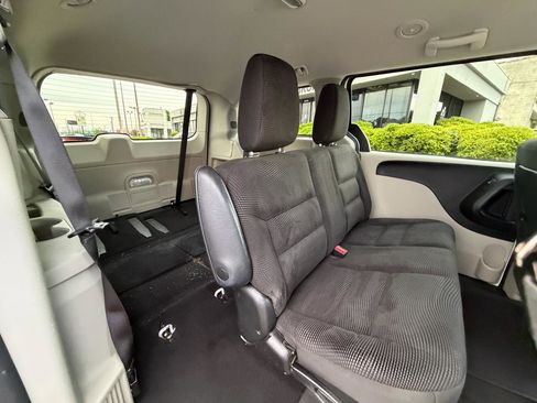 Used 2020 Dodge Grand Caravan SE FWD image 39