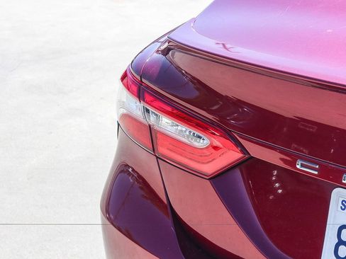 Used 2018 Toyota Camry SE FWD image 7
