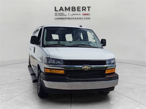 Used 2025 Chevrolet Express 3500 LT w/ LT Preferred Equipment Group RWD image 7