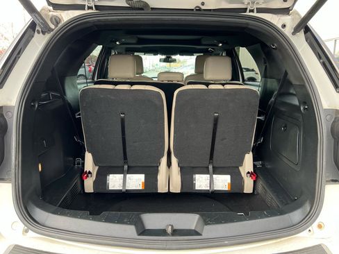 Used 2018 Ford Explorer XLT w/ Equipment Group 202A AWD/4WD image 13