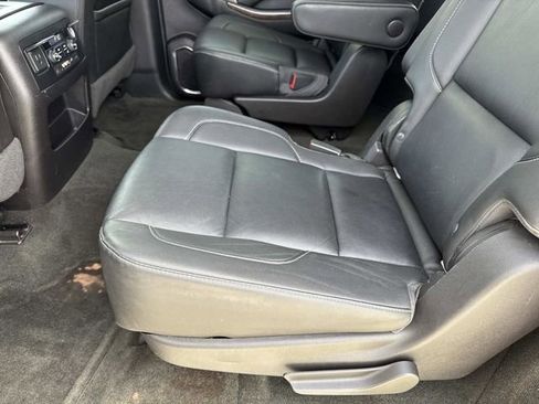 Used 2016 Chevrolet Suburban LT image 11