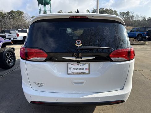 New 2026 Chrysler Voyager LX image 6