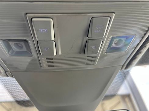 Used 2022 Volkswagen Tiguan SE FWD image 36