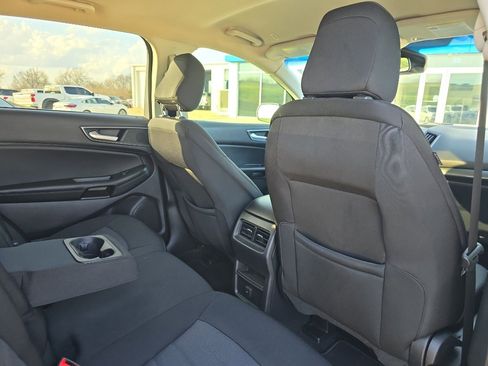 Used 2020 Ford Edge SE image 16