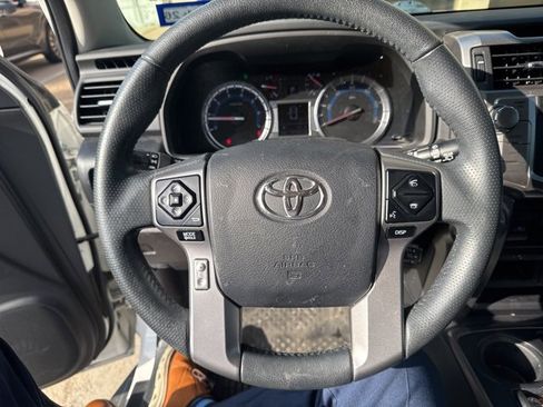 Used 2018 Toyota 4Runner SR5 image 5