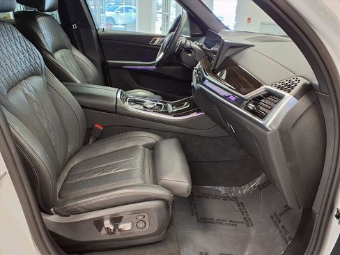 Used 2025 BMW X5 xDrive50e image 10