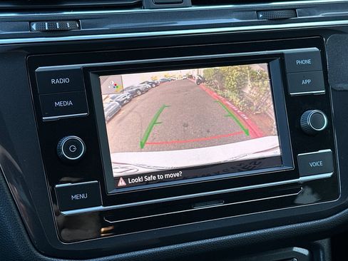 Used 2021 Volkswagen Tiguan S image 20