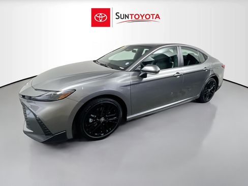 Used 2026 Toyota Camry SE FWD image 9