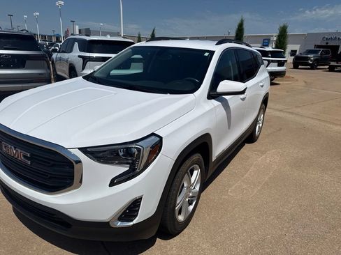 Used 2018 GMC Terrain SLE w/ Driver Convenience Package FWD image 3