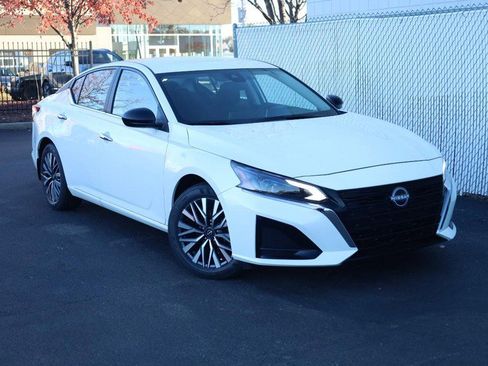 New 2025 Nissan Altima 2.5 SV image 2