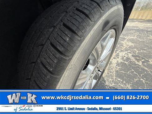 Used 2024 Ford Edge Titanium AWD/4WD image 4