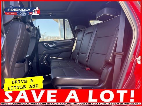 Used 2024 GMC Yukon SLT w/ SLT Premium Package image 18