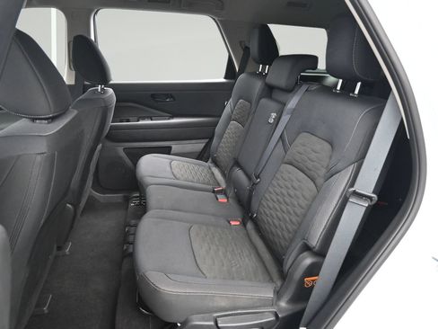 Certified 2025 Nissan Pathfinder SV FWD image 11