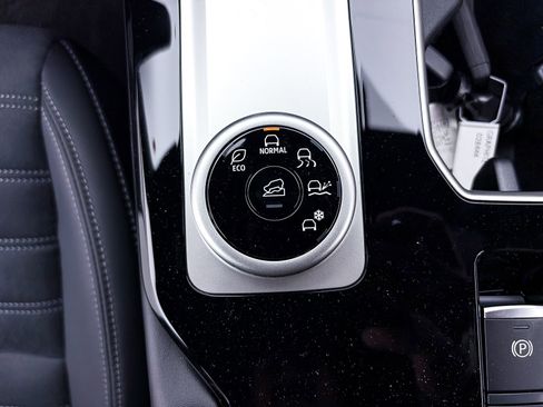 New 2026 Mitsubishi Outlander LE FWD image 19