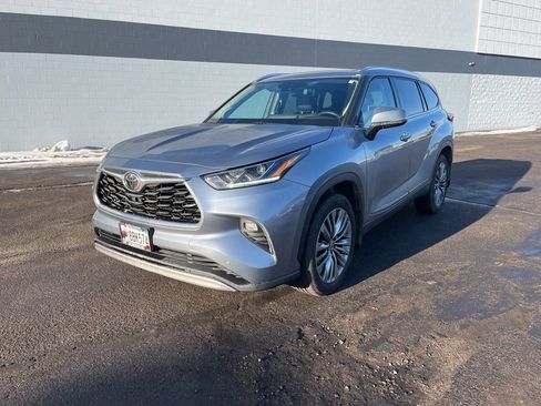 Used 2021 Toyota Highlander Platinum image 4