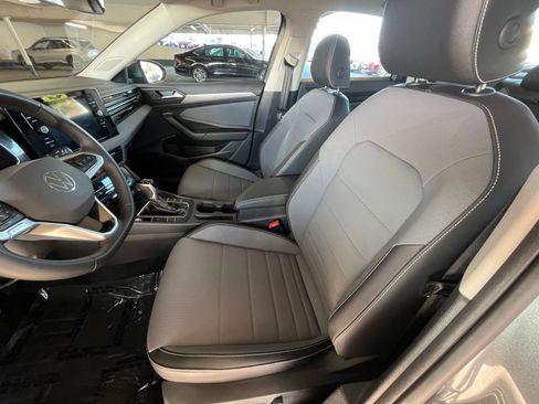 Used 2025 Volkswagen Jetta SE image 27
