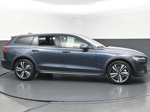Used 2023 Volvo V60 B5 Cross Country Plus w/ Climate Package AWD/4WD image 6