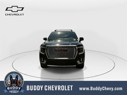 Used 2023 GMC Yukon XL Denali AWD/4WD image 3