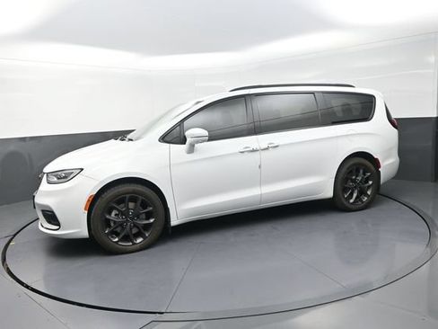 Used 2022 Chrysler Pacifica Limited w/ S Appearance Package AWD/4WD image 39