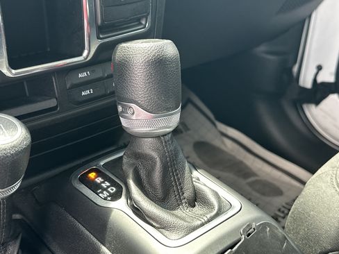 Used 2018 Jeep Wrangler Unlimited Sport AWD/4WD image 31