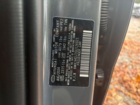 Used 2025 Hyundai Elantra Limited image 24