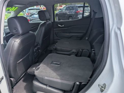 Used 2019 GMC Acadia SLT AWD/4WD image 9