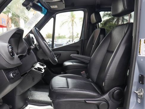 Used 2021 Mercedes-Benz Sprinter 2500 image 21