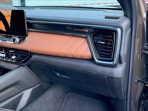 Used 2023 GMC Canyon AT4 w/ Technology Package image 17