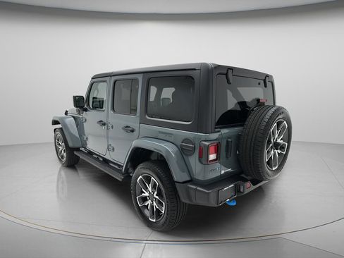 Used 2024 Jeep Wrangler Unlimited w/ Convenience Group AWD/4WD image 7