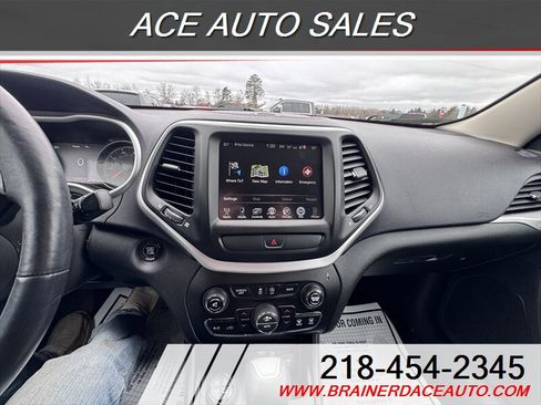 Used 2015 Jeep Cherokee Trailhawk w/ Comfort/Convenience Group image 12