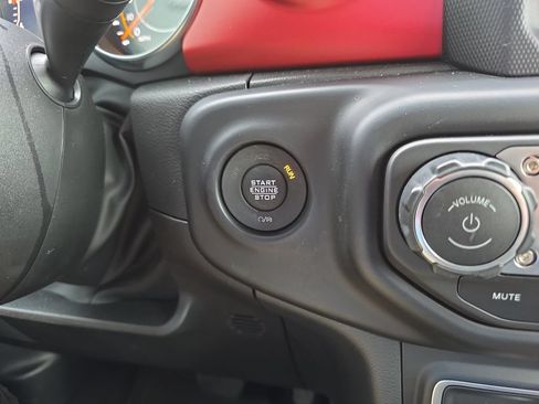 Used 2023 Jeep Wrangler Unlimited Rubicon w/ Cold Weather Group AWD/4WD image 19