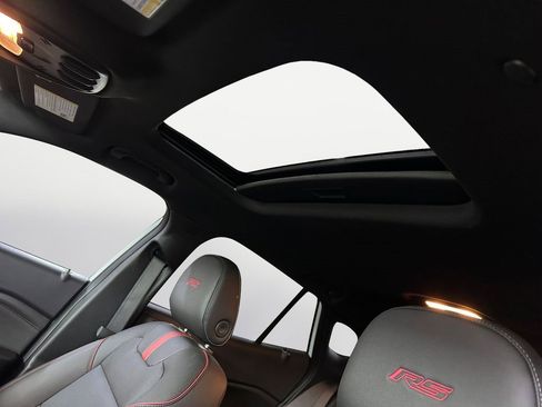 Certified 2025 Chevrolet Trax RS w/ Sunroof Package FWD image 17