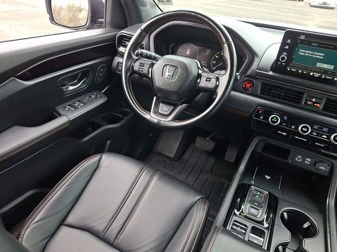 Used 2025 Honda Pilot TrailSport image 15