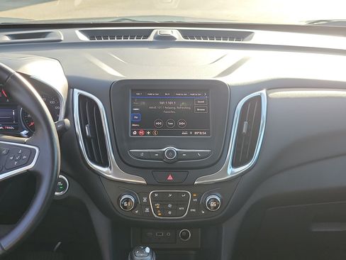 Used 2020 Chevrolet Equinox LT AWD/4WD image 17