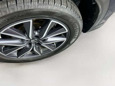 Used 2018 MAZDA CX-5 Touring w/ Preferred Equipment Package FWD image 11
