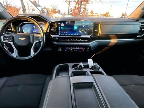 Used 2023 Chevrolet Silverado 1500 LT image 18